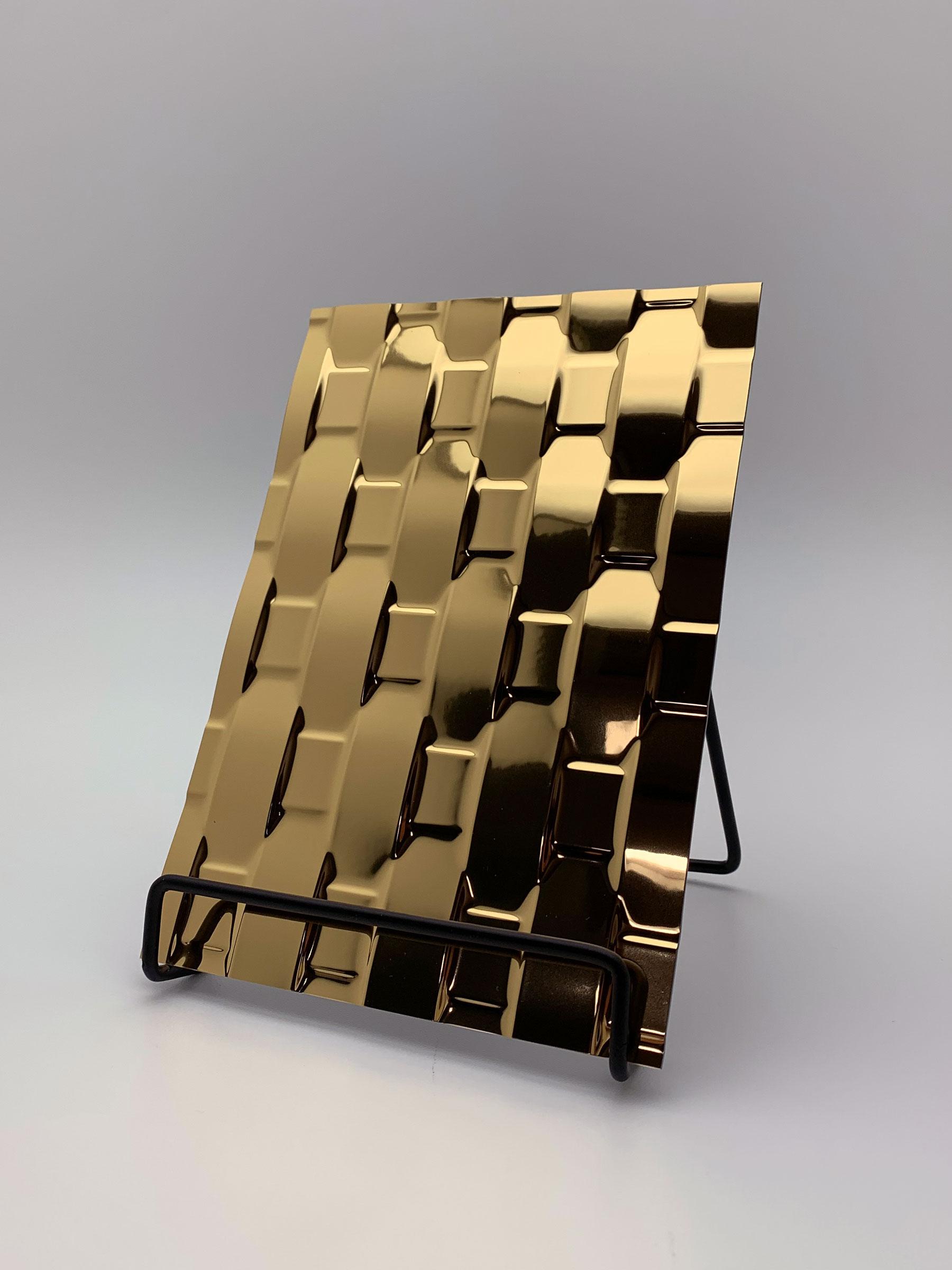 Elements Texture Gold Chain real material sample - staggered rounded links in mirror gold