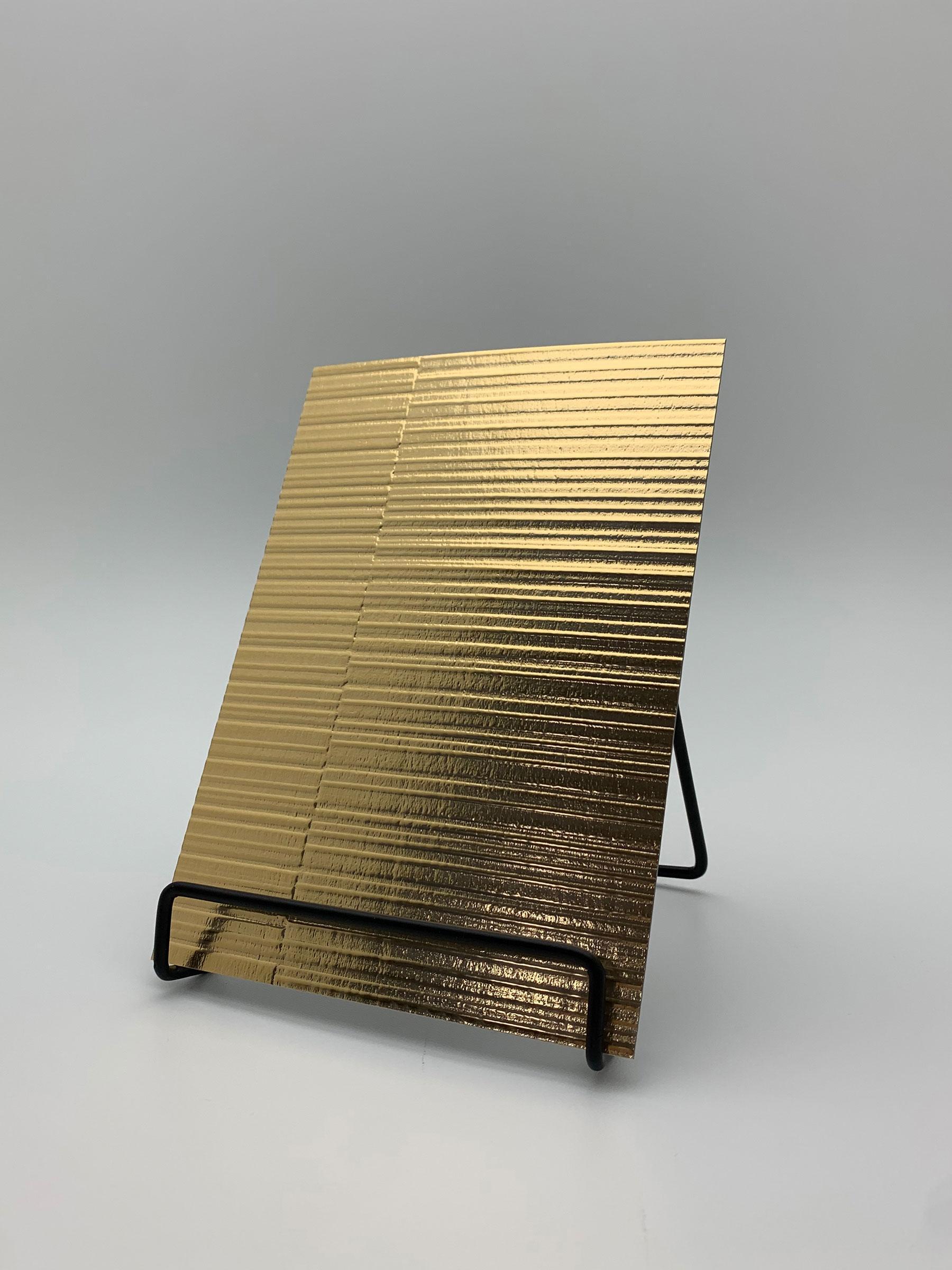 Elements Texture Gold Stripes real material sample - fine horizontal ribs in reflective gold