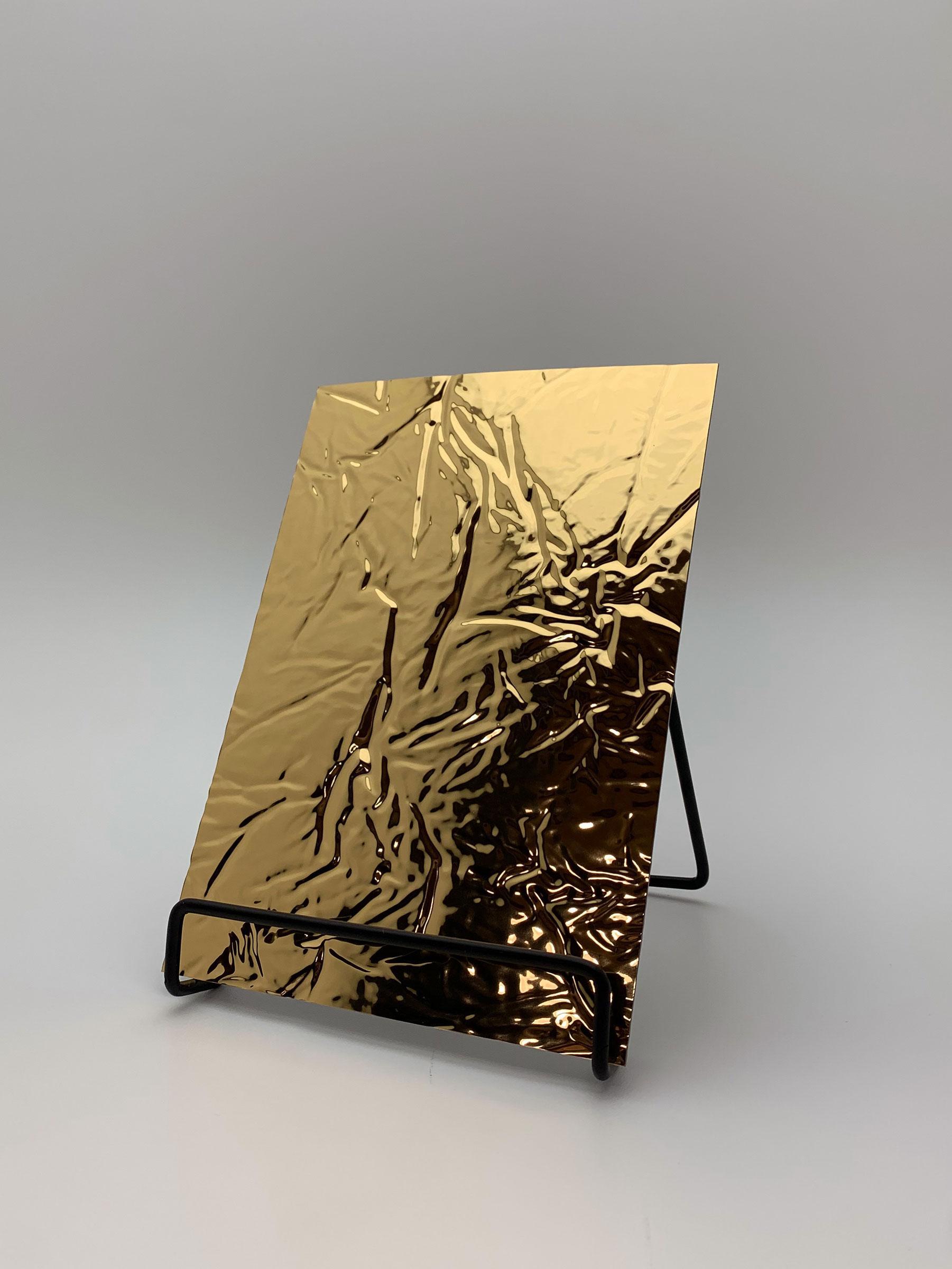 Elements Texture Gold Wrinkle real material sample - a crumpled, high-shine gold surface