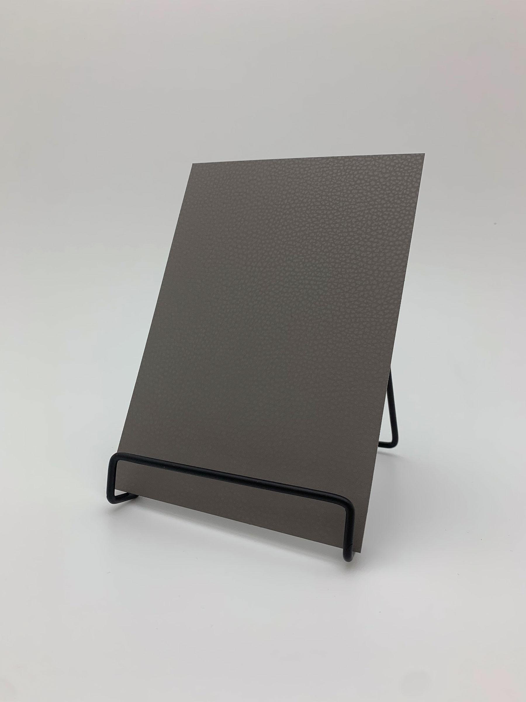 Elements Gray Leather real material sample - a smooth, fine-grained grey leather look