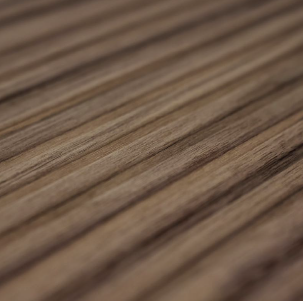 Prensa Montserrat close-up - embossed groove texture