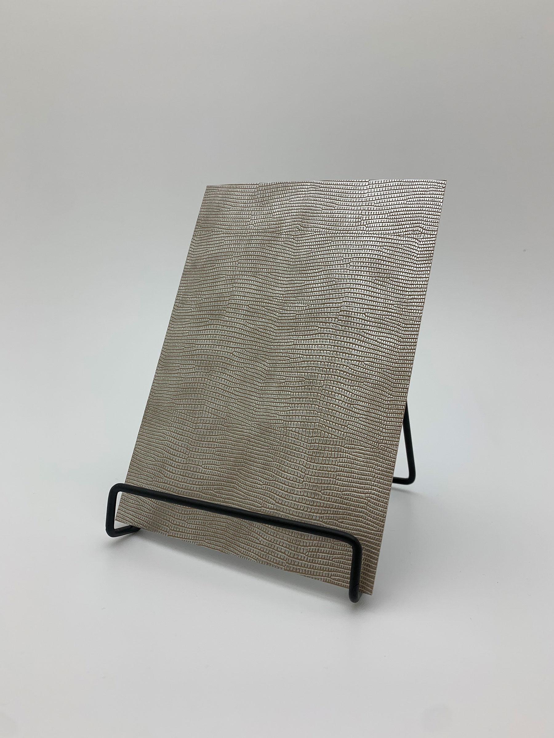 Elements Silver Luxe Leather real material sample - standing panel with a fine silver reptile-leather grain